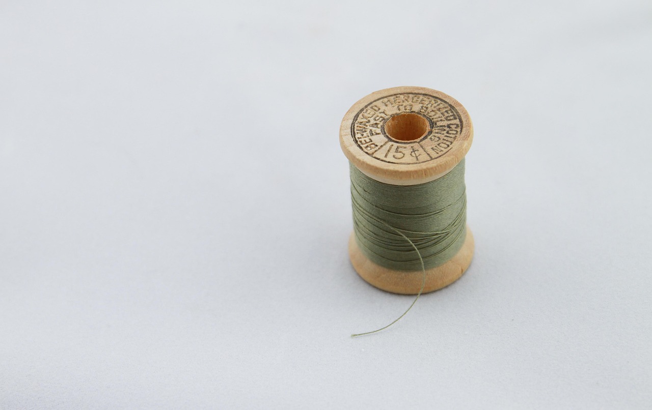 Choosing Thread: Linen, Cotton, and the Case for Wax