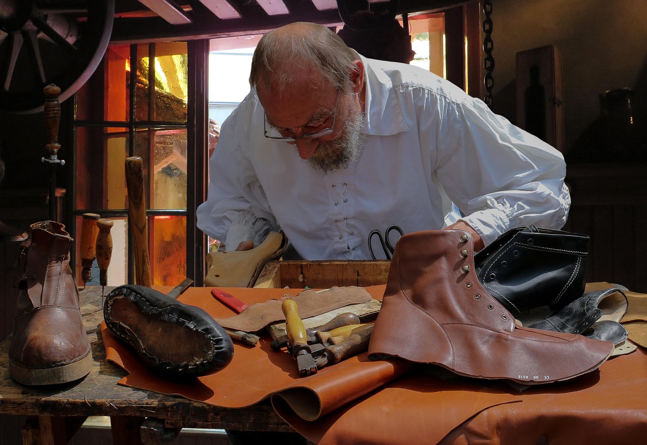 Finishing Edges: Burnishing, Dyeing, and the Details That Elevate a Journal