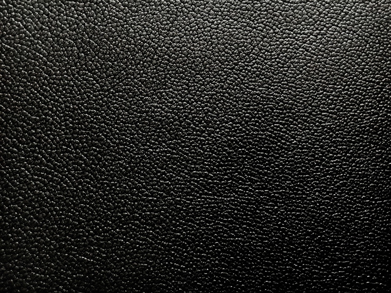 From Hide to Cover: A Guide to Leather Grain and Finish